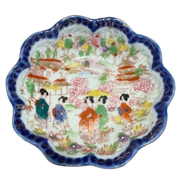 Vintage Handpainted Japan Scalloped Mini Bowl - Picture 1 of 8